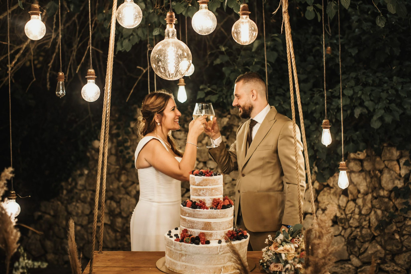 Tavola imbandita dalla brochure